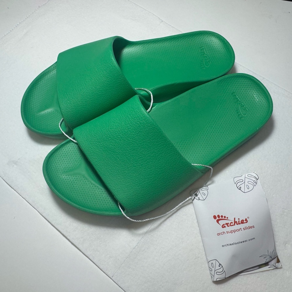 Kelly Green ARCHIES slides! All sizes  NEW 7 8 9 10